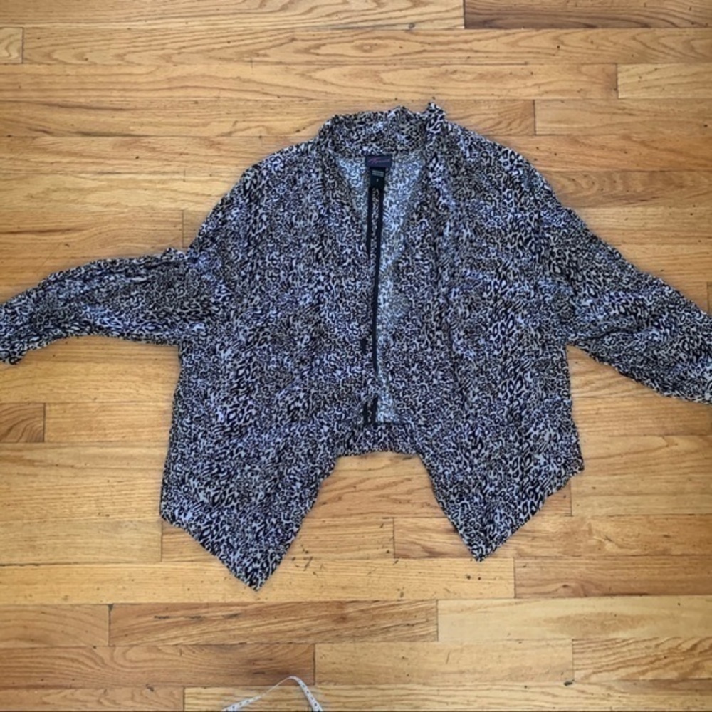 Torrid size 2 animal print shrug - Picture 2 of 8
